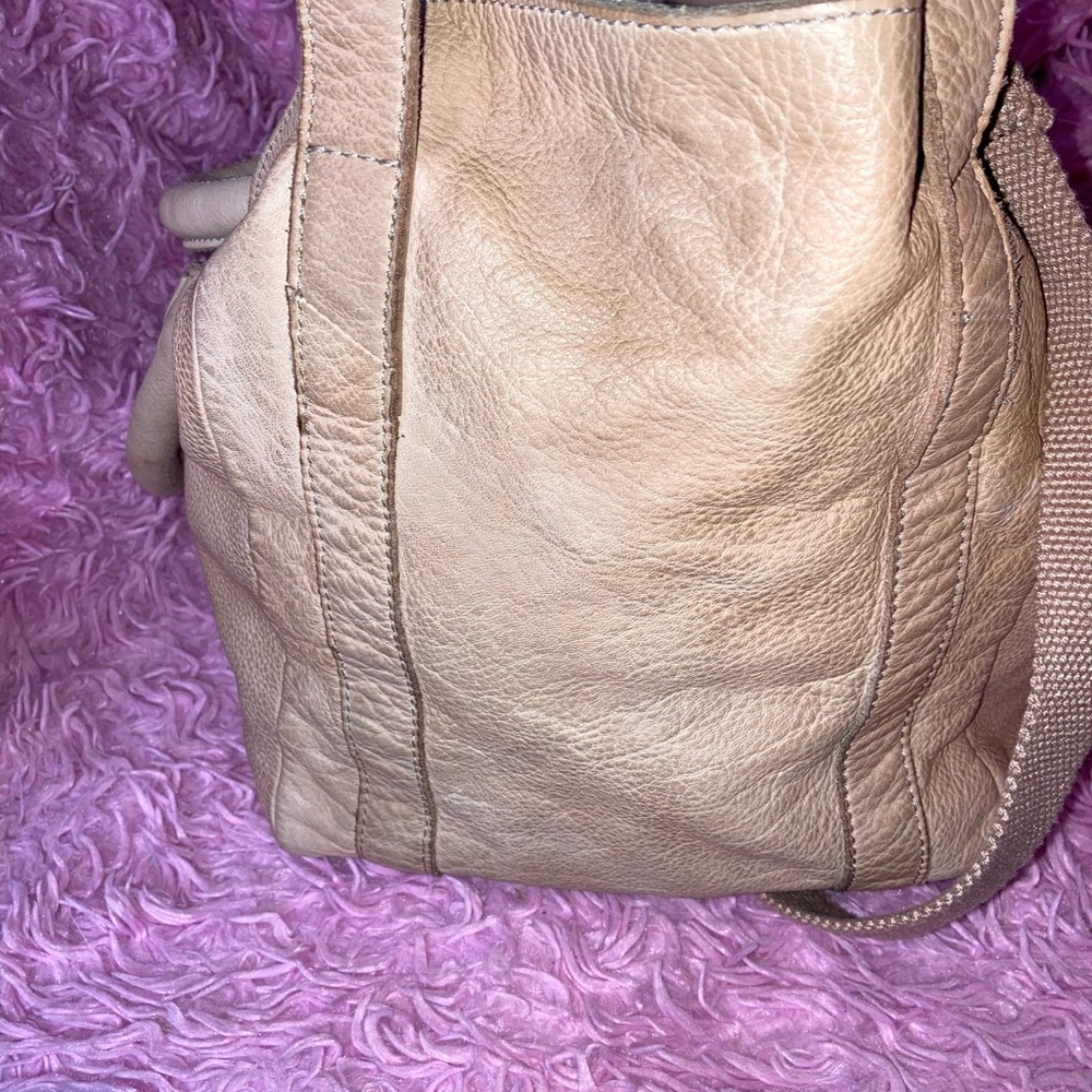 Free People Leslie Distressed Leather Large Tote In Conch Pink - Picture 7 of 16